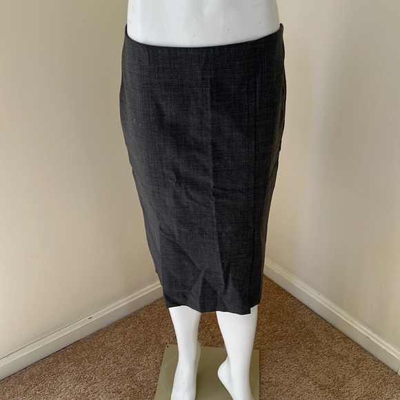 New! Gynex SZ 6 grey wool pencil skirt.
